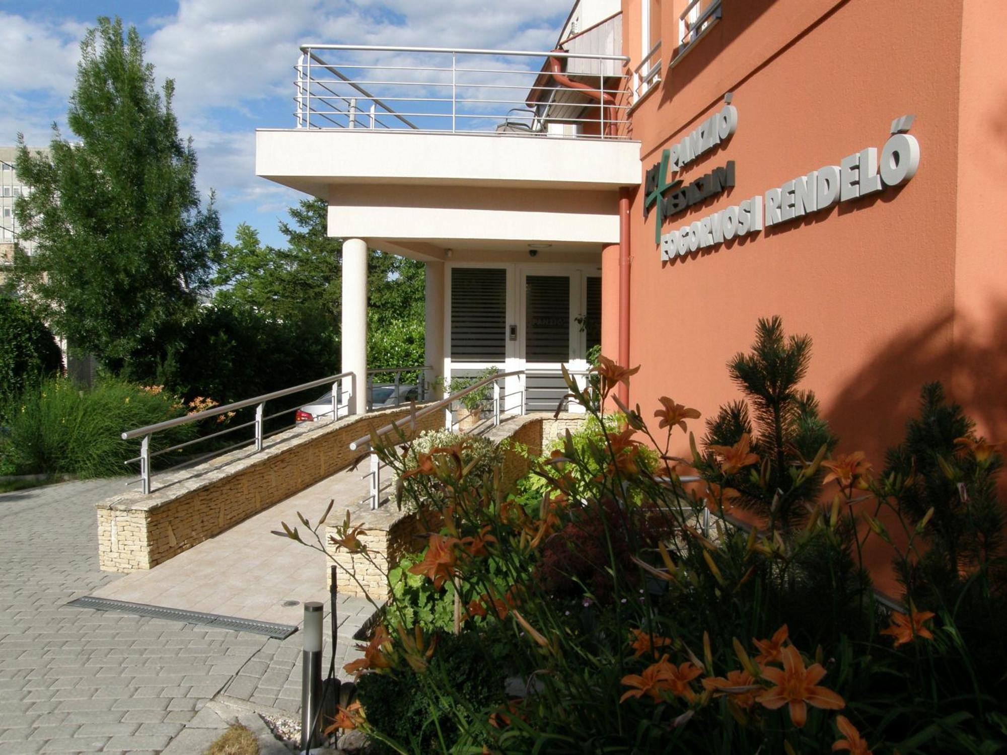 Promedicum Panzio Hotel Veszprém Exterior foto