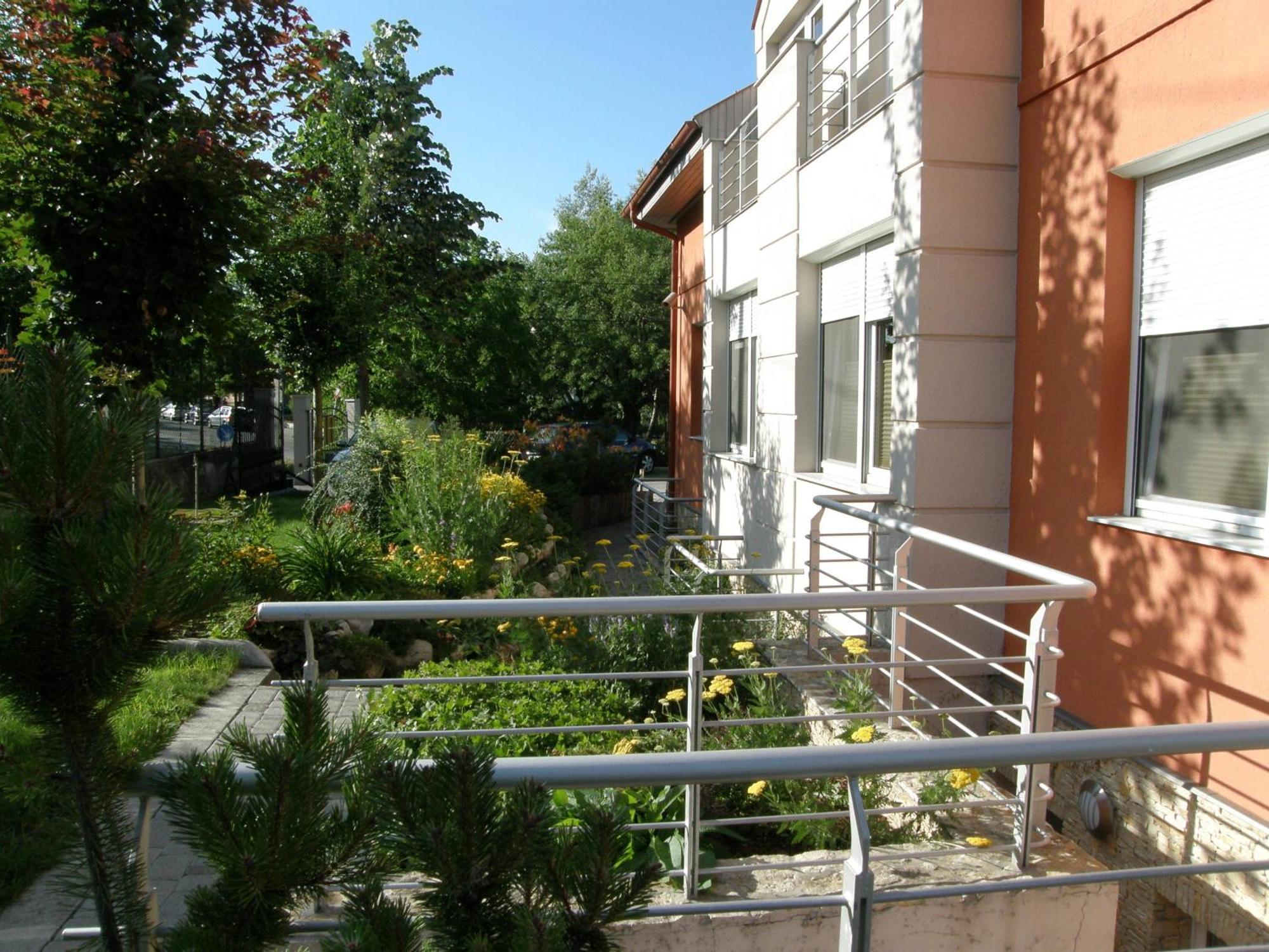 Promedicum Panzio Hotel Veszprém Exterior foto
